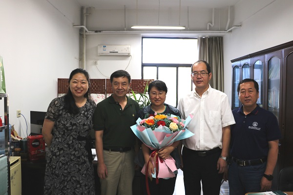 0324fe0f49e14ef9949effe42f656bfc.jpg 曹蔚.jpg