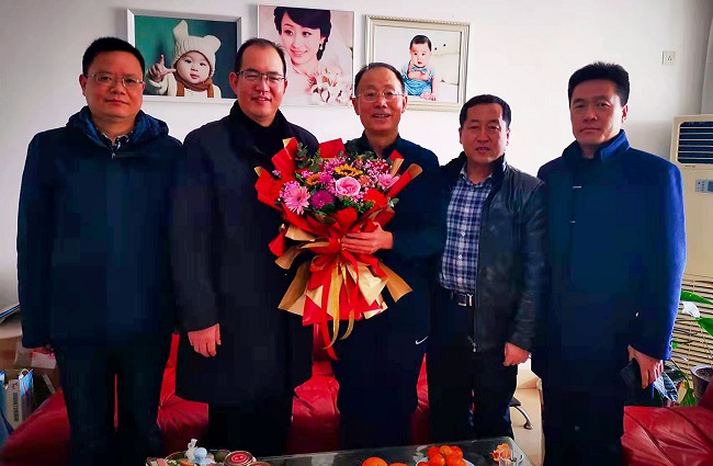 0ec14b65d2394fd6b73dc85387723536.jpg 看望黄森老师.jpg